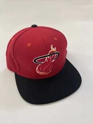 Mitchell & Ness Hardwood Classics Basketball Cap Miami Heat Fitted Hat 7 5/8 - Image 1 of 4