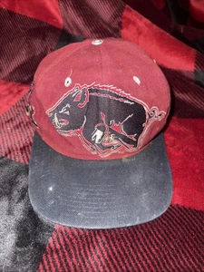 Gorra de colección Arkansas Razorback roja negra adulto 7 1/4 ajustada Zephyr (WTF19) - Imagen 1 de 6