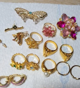 Modeschmuck Konvolut - Gebraucht - Diverse verschiedene Teile - Bild 1 von 18