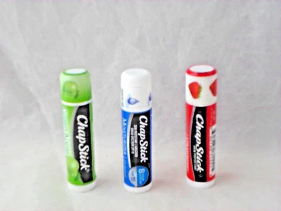 (Paquete de 3) ChapStick Bálsamo Labial Nuevo Sellado Verde Manzana Fresa Hidratante C32 Foto 1 de 2