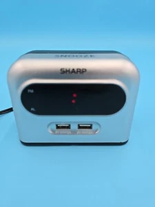 Sveglia digitale Sharp SPC189; con 2 porte USB; Snooze TESTATA - Foto 1 di 4
