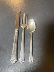 “Damask Rose” de Oneida Heirloom Sterling, ajuste de lugar de 3 piezas, envío gratuito - Imagen 1 de 3