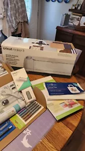 Cricut Maker 3 Machine Smart Vinyl & Tools Bundle with extra accessories - Picture 1 of 2