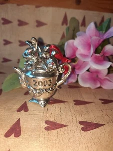 Arthur Court 3 Häschen rote Augen Teekanne Schmuckschatulle Ornament 2003  - Bild 1 von 6