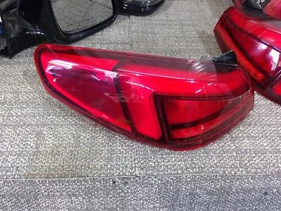 Б/у задний фонарь в сборе подходит: 2022 BMW 228I класса A - Изображение 1 из 4