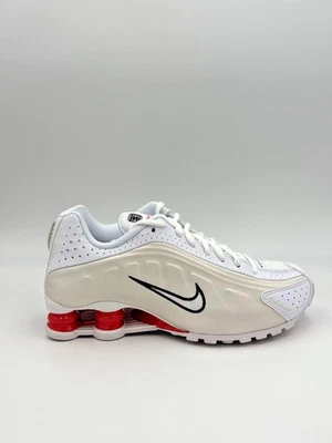 Nike Shox R4 Zapatos para Niños Grandes (CW2626-102 Blanco/Fantasma/Rojo Picante/Blanco) Talla 5Y Foto 1 de 4
