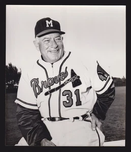 1956-57 Charlie Root Milwaukee Braves 7-5/8 x 9 ORIGINAL STAFF PHOTO #2 - Bild 1 von 1