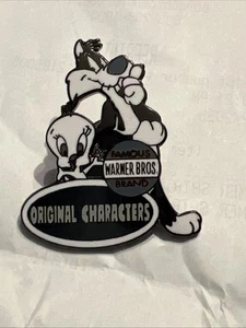 Old Tweety Bird Sylvester The Cat Warner Bros Cartoon Character Comic Lapel Pin - Picture 1 of 4