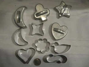 LOT OF 10 METAL VINTAGE COOKIE CUTTER - CHRISTMAS - HEART - BELL - CLUB - STAR - Picture 1 of 3