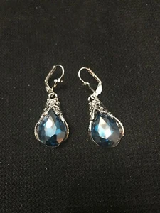Blue Glass Crystal Earrings in Silver Tone Settings Costume Jewelry Fashion - Picture 1 of 4