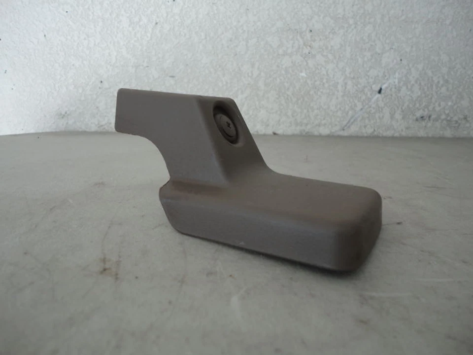 Driver Front Seat Rear Bolt Cover 98 99 00 01 02 Mazda 626  — 第 1/1 张图片