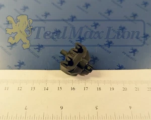 Agrafe double de support de tuyau de frein Peugeot 504 604 505 205 309 405 605 - Picture 1 of 7