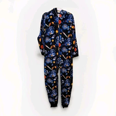Pijama para dormir The Children's Place XXL para niños con temática espacial de una pieza con capucha Foto 1 de 4