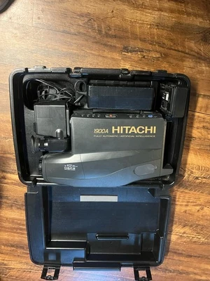 Hitachi 1900A Camcorder Black  Fully Automatic Artificial Intelligence With Case - Image 1 of 4