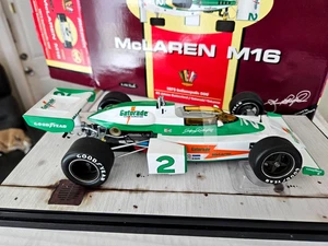 Carrusel 1 McLaren M16 1975 Indy 500 #2 Rutherford Gatorade escala 1:18 - Imagen 1 de 17