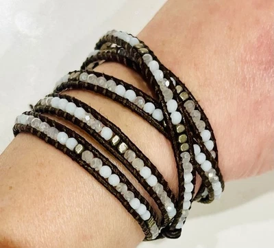 Pulseira Nakamol envoltório em torno de pedra da lua e joias de couro preto com miçangas — brilhante - Imagem 1 de 4