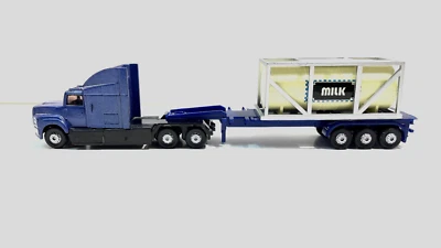 IHC HO Scale Train Semi Milk Truck #920 T2 - Image 1 of 4