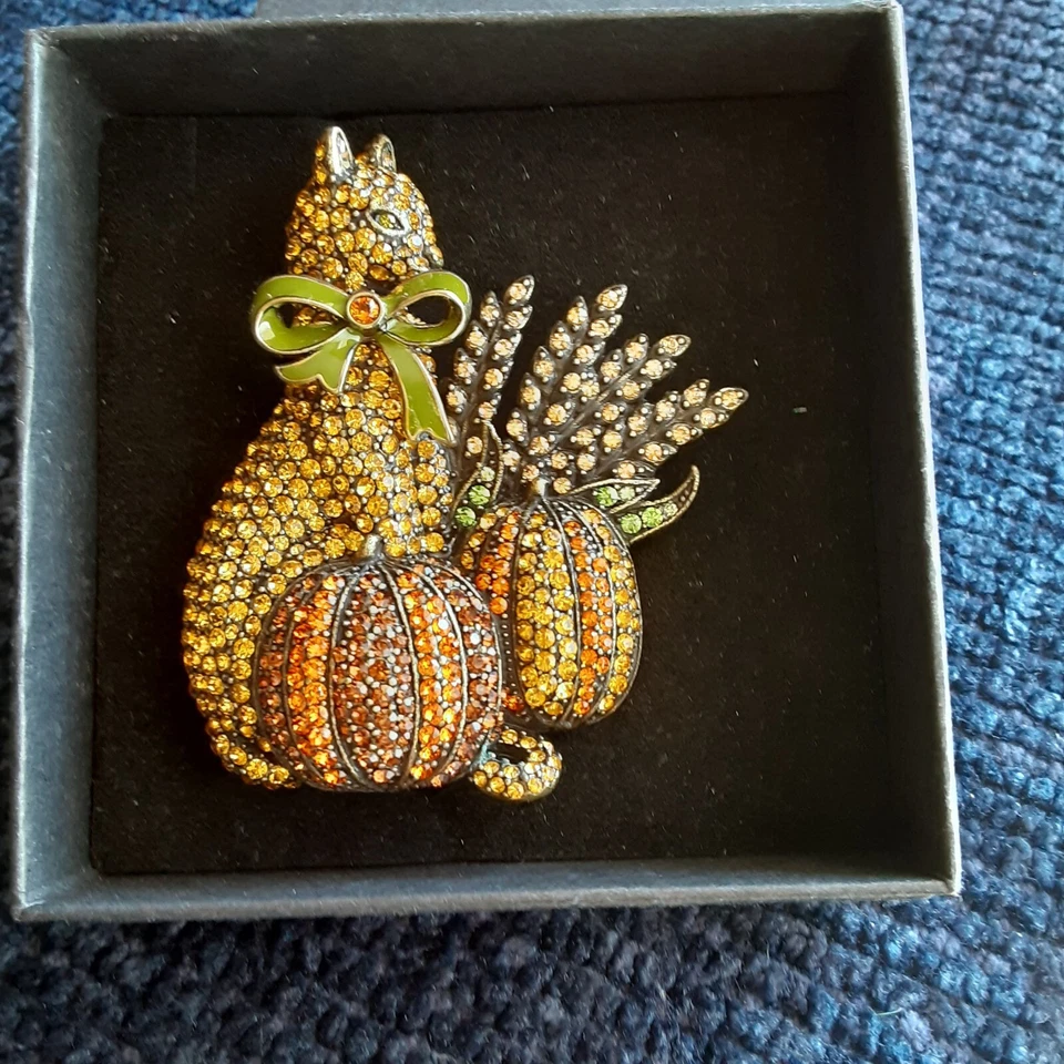 *NUEVO* BROCHE/PIN HALLOWEEN ORIGINAL HEIDI DAUS "Gato y Calabazas" COMO NUEVO EN CAJA Foto 1 de 1