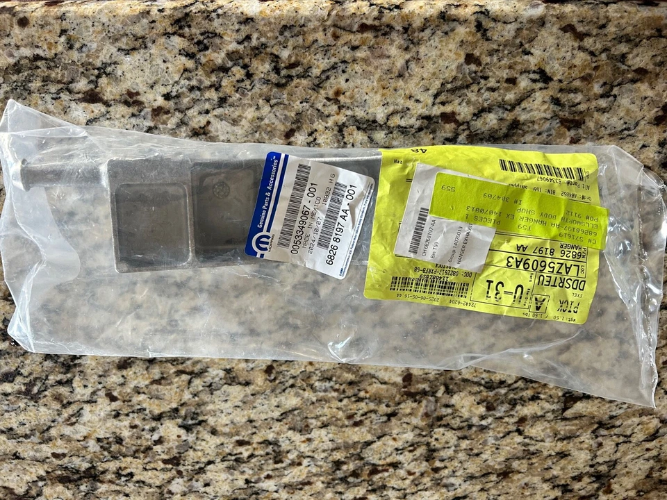 Exhaust System Hanger Bracket Reinforcement Mopar 68268197AA - Изображение 1 из 1