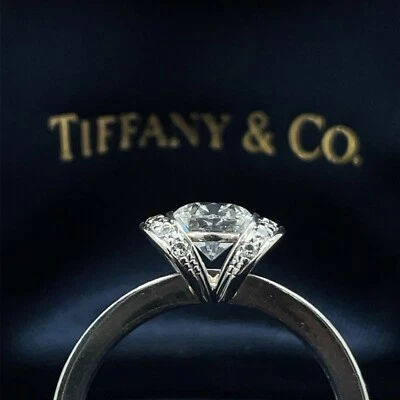 Кольцо с одним бриллиантом лента Tiffany and Co платина, размер 6 - Изображение 1 из 4