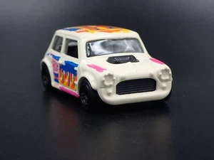 1959-1967 Austin Mini Cooper Mark I Blanco 1:64 Escala Diorama de Metal Modelo - Imagen 1 de 8