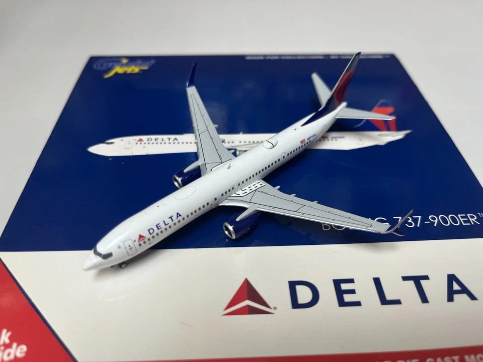 Gemini Jets 400 Delta Air Lines DL B737-900ERWL "2007s color" 1:400 N899DN Foto 1 de 1