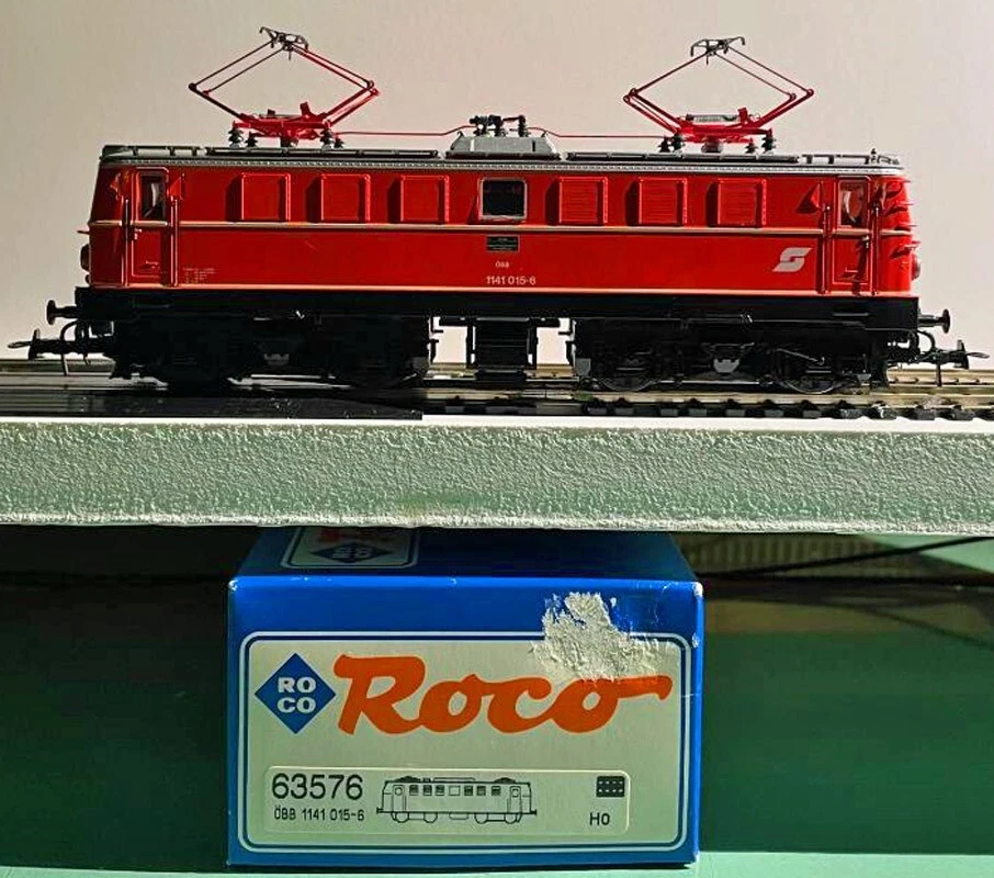 HO ROCO 63576 OBB AUSTRIAN 1141 015-6 ELECTRIC LOCOMOTIVE - Image 1 of 1