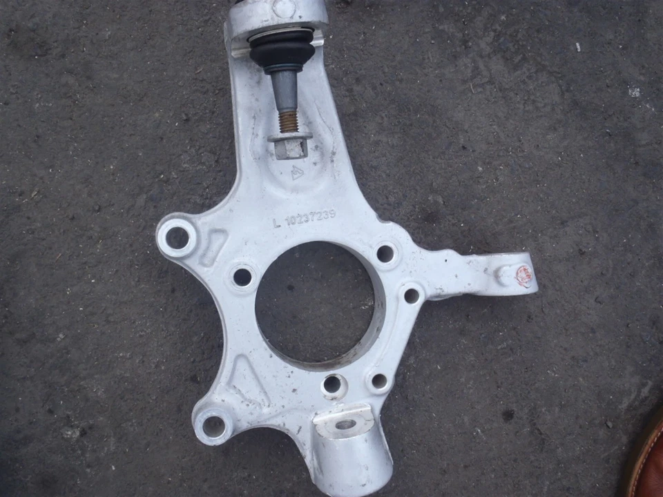 97-04 Corvette C5 FRONT Spindle Knuckle LEFT Driver USED - Image 1 of 1