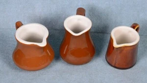 (3) Vintage HALL POTTERY Small Brown & White Indiviudal CREAMER / PITCHER 2.5"H - Bild 1 von 4