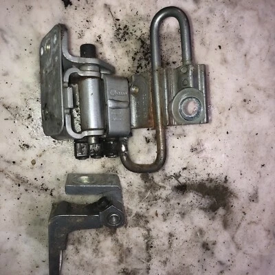 Audi A4 Quattro 2005-2007 pasajero delantero derecho bisagras hatchback A1 Foto 1 de 4