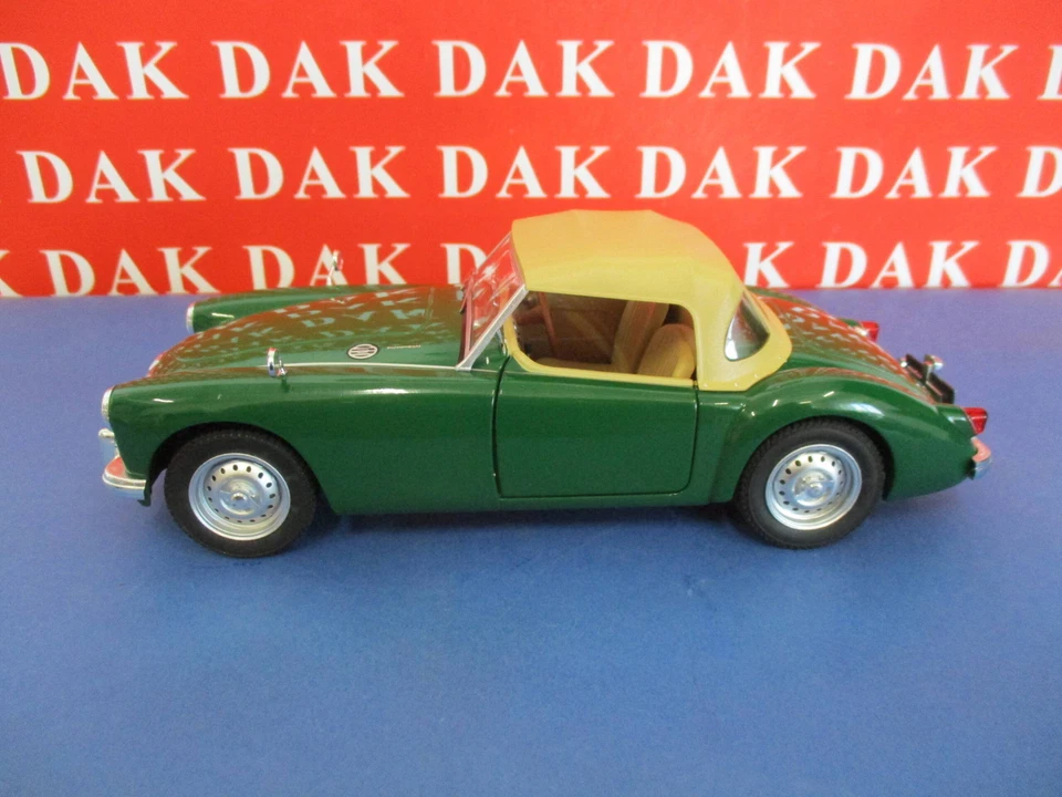 Die cast 1/18 Modellino Auto MG A MK.I Twin Cam Closed Soft Top 1959 by Triple9 - Immagine 1 di 4