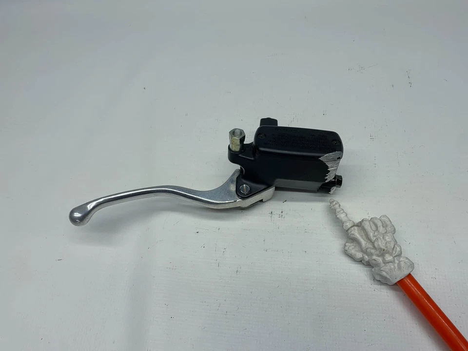 Bomba de freno delantera Honda VT750 C Shadow freno delantero cilindro maestro (1) 97' Foto 1 de 4