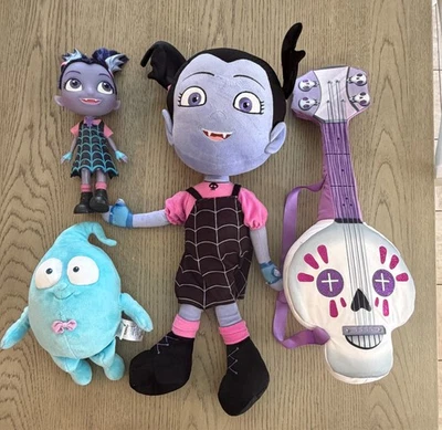 Lote Disney Vampirina Vee Hauntley Vampiro Peluche, Guitarra, Juguete Duro Demi Hauntley Foto 1 de 4