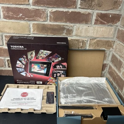 Toshiba Digital Media Frame 8" BLACK Wi-Fi SD USB Speakers DMF82XKU NEW - Image 1 of 4