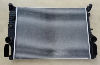 Mercedes-Benz Eng. Radiador - 211-500-31-02 - Para MBZ CLS500 y E500 2003 - 2006 Foto 1 de 4