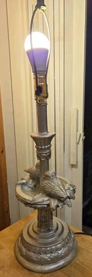 台灯铸铁? 彩绘银色两鸟鸟鸟浴。 25"T By 10"W — 第 1/4 张图片