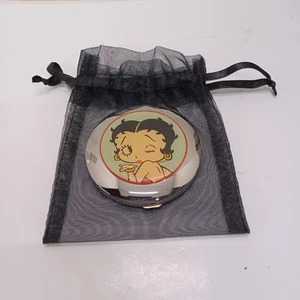 2006 Betty Boop 3" Spiegel kompakte PILLENDOSE King Funktionen lizenziert H1 - Bild 1 von 5