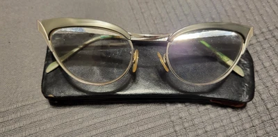 Gafas de gato vintage años 50 para mujer plateadas y grises. 4 1/4-5 1/2. Con estuche Foto 1 de 4