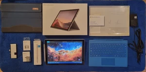 BUNDLE: SURFACE PRO 7 + TASTIERA ITA + PENNINO CON PUNTE EXTRA + HUB USB + COVER - Zdjęcie 1 z 8