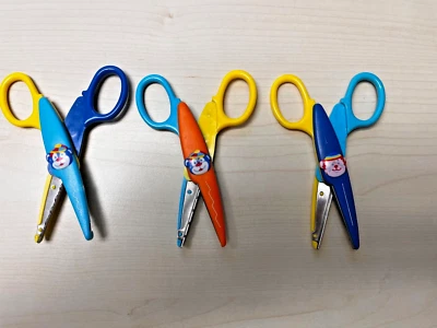 Bastelschere Kinderschere Schere Musterschere Schnittmuster Scheren-Set Schule - Bild 1 von 4