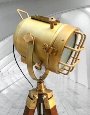 Lámpara de pie antigua con reflector trípode acabado de latón | Lámpara de pie náutica Foto 1 de 4