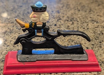 Nut cracker, made in China cast iron, wooden base - Image 1 of 3