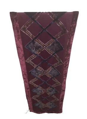 Bufanda de seda de terciopelo de diseño sinfónico de colección escarlata oscuro con diseño a cuadros texturizados Foto 1 de 4