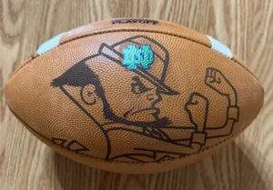 Notre Dame Fútbol 2025 Wilson Oficial Playoff Fútbol Duende Nuevo - Imagen 1 de 4