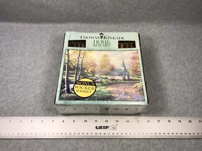 Rompecabezas Thomas Kinkade Home & Heart The Aspen Chapel 550 piezas con cesta de mimbre Foto 1 de 4