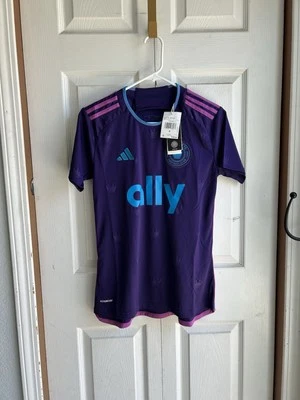 NWT Womens Adidas Charlotte FC Purple Soccer Jersey Away Kit 24 $90 Sz 2XS Foto 1 de 4