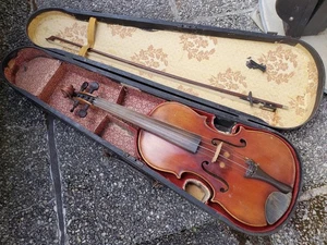 Nicely flamed old violin is a wooden case - Picture 1 of 15