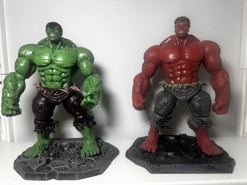 Marvel Diamond Select Set Of 2 Figures Green+ Red Hulk 10” Complete with bases - Image 1 of 3
