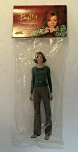 Buffy the Vampire Slayer Holiday Willow Menorah Shirt Exclusive figure 2005 NEW - Picture 1 of 7
