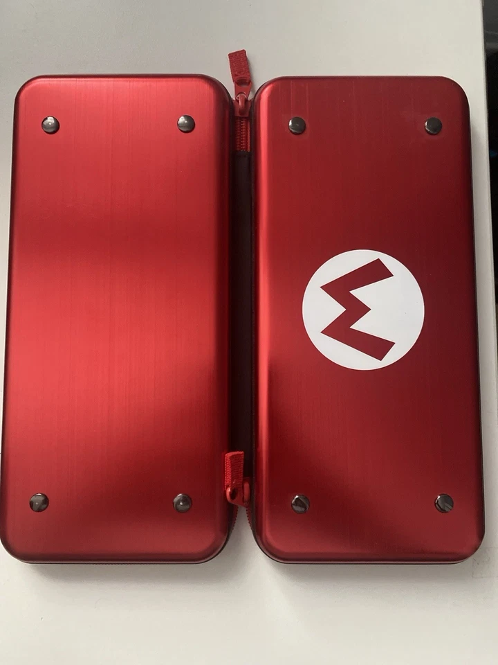 CUSTODIA IN METALLO per NINTENDO SWITCH - case Super Mario - ORIGINALE - Perfett - Immagine 1 di 3